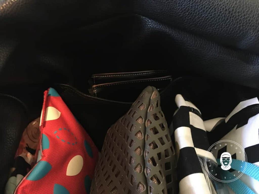 #Bestwallet #thinwallet #momWallet #18cardwallet #rfidwallet that fits 18 Cards and Money www.throughmamaseyes.com